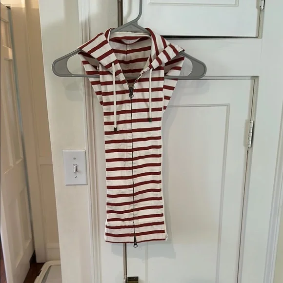 Veronica Bears Red and cream Striped Sleeveless Hoodie Dickey. New without tags! - Picture 1 of 2